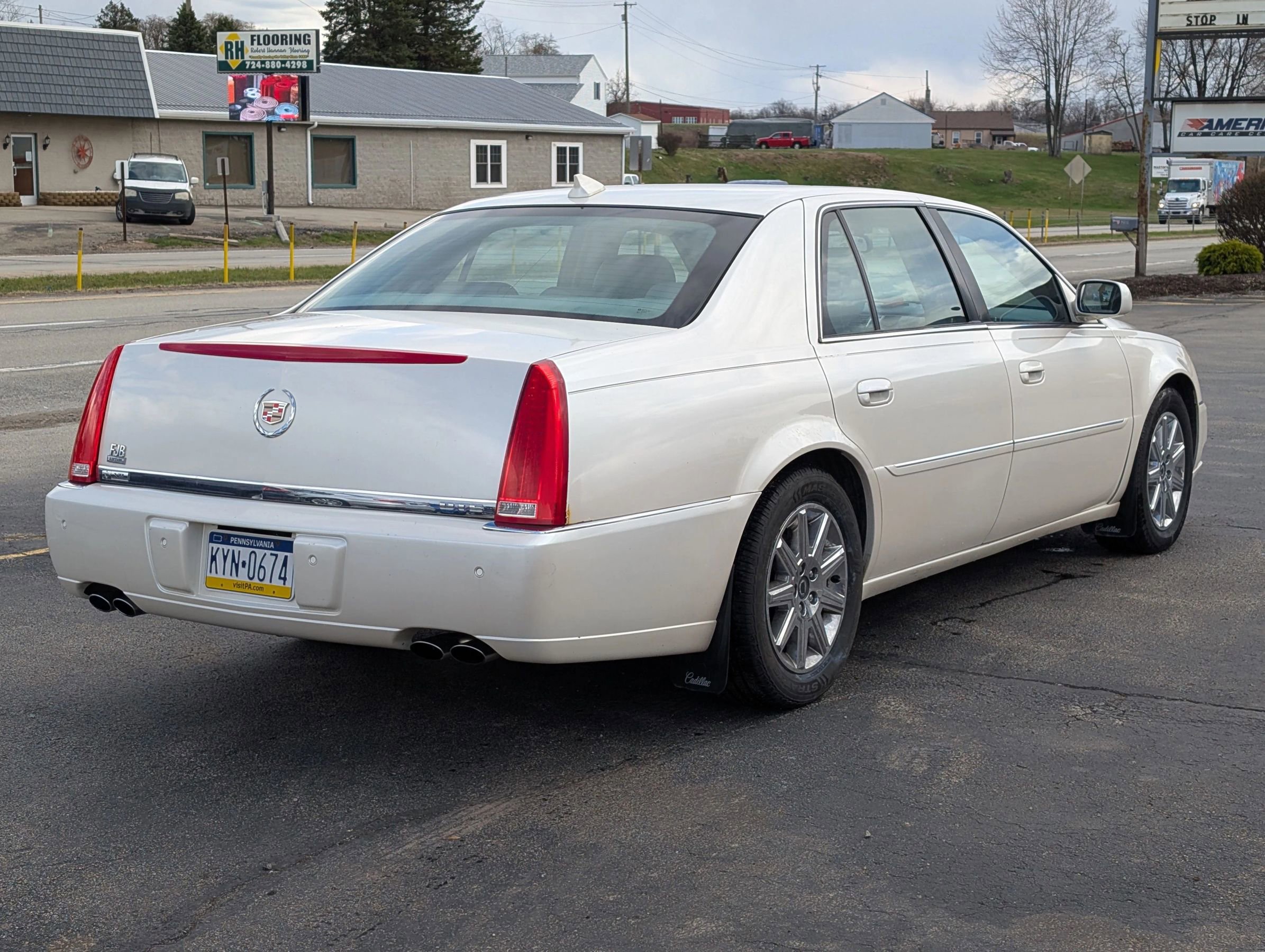 Used 2011 Cadillac DTS Premium image 5