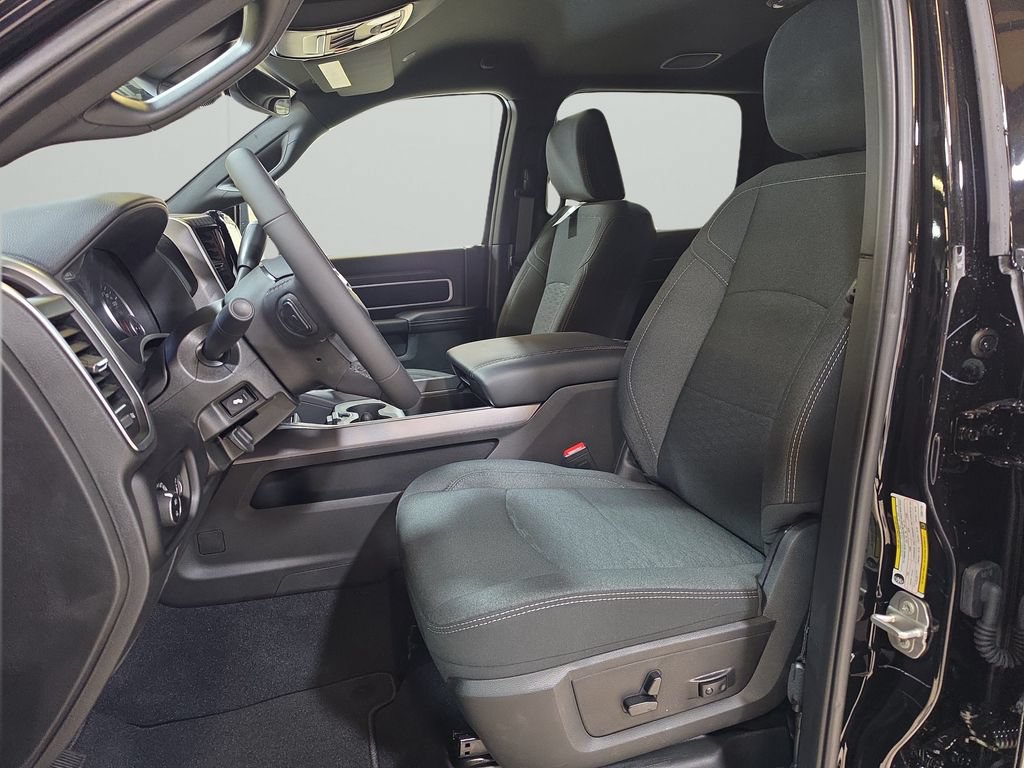 New 2026 RAM 2500 Big Horn AWD/4WD image 13