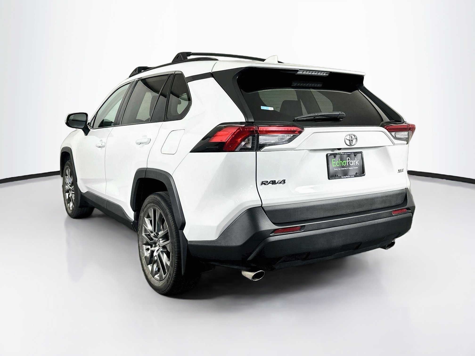 Used 2020 Toyota RAV4 XLE Premium w/ Carpet Mat Package FWD image 5
