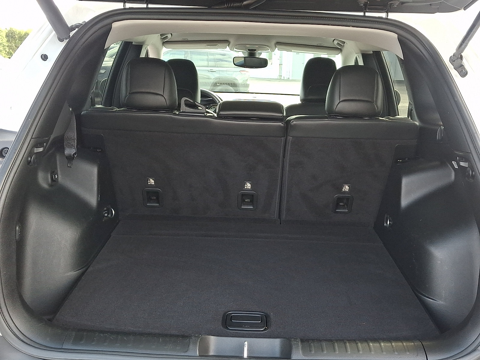 Used 2019 Jeep Cherokee Limited AWD/4WD image 28