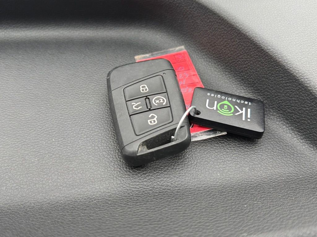 Used 2023 Volkswagen Taos SE w/ Black Wheel Package image 27