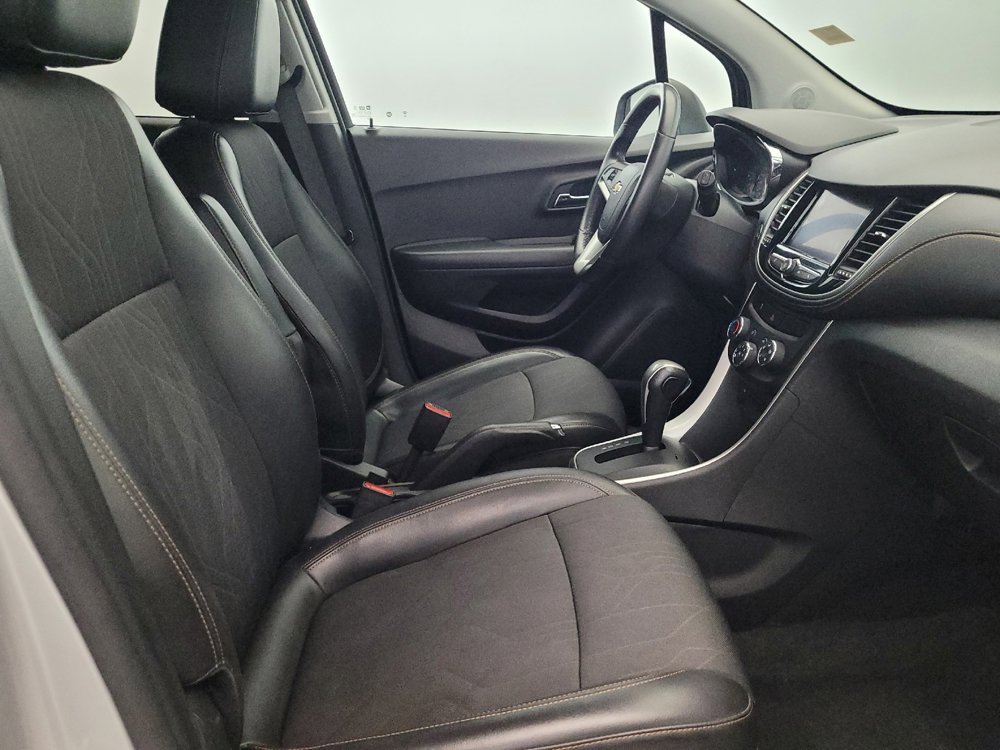 Used 2020 Chevrolet Trax LT w/ LT Convenience Package image 21