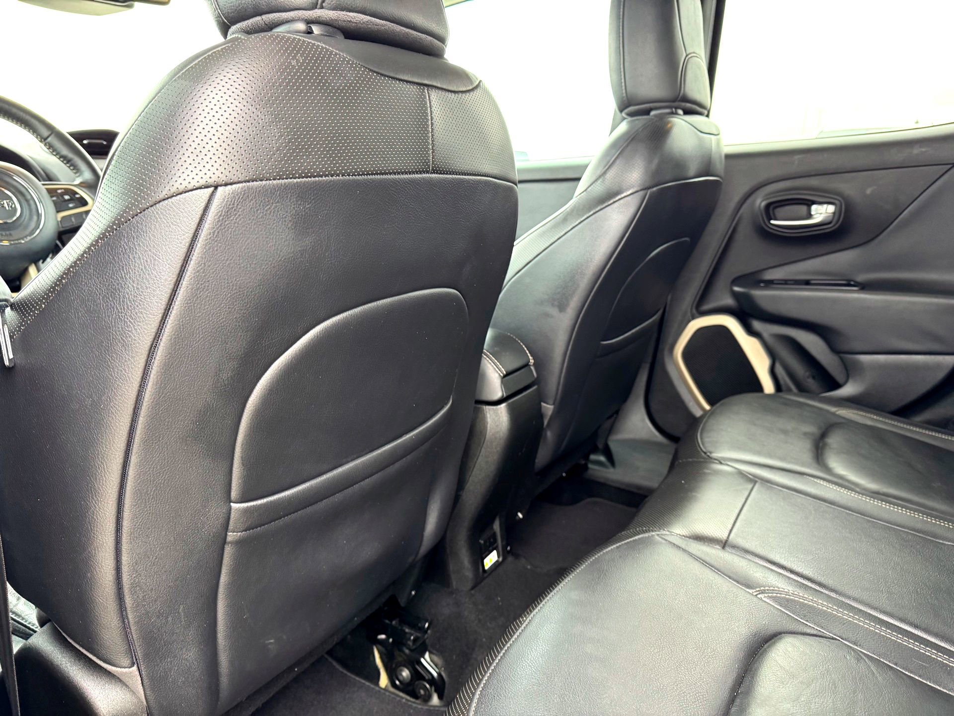 Used 2016 Jeep Renegade Limited image 18