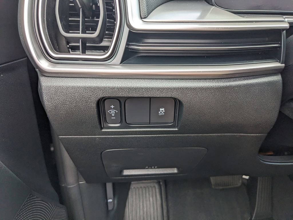 Certified 2024 Kia Sorento LX image 30