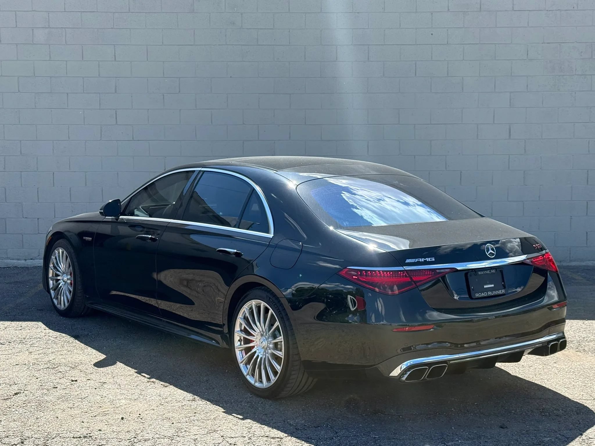 Used 2024 Mercedes-Benz S 63 AMG S w/ Carbon Fiber Exterior Package image 7