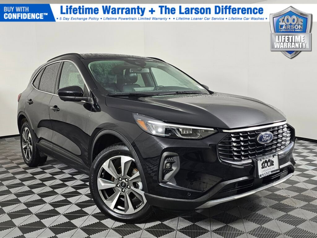 Used 2024 Ford Escape Platinum image 1