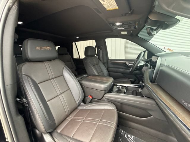 Used 2025 Chevrolet Tahoe High Country AWD/4WD image 21