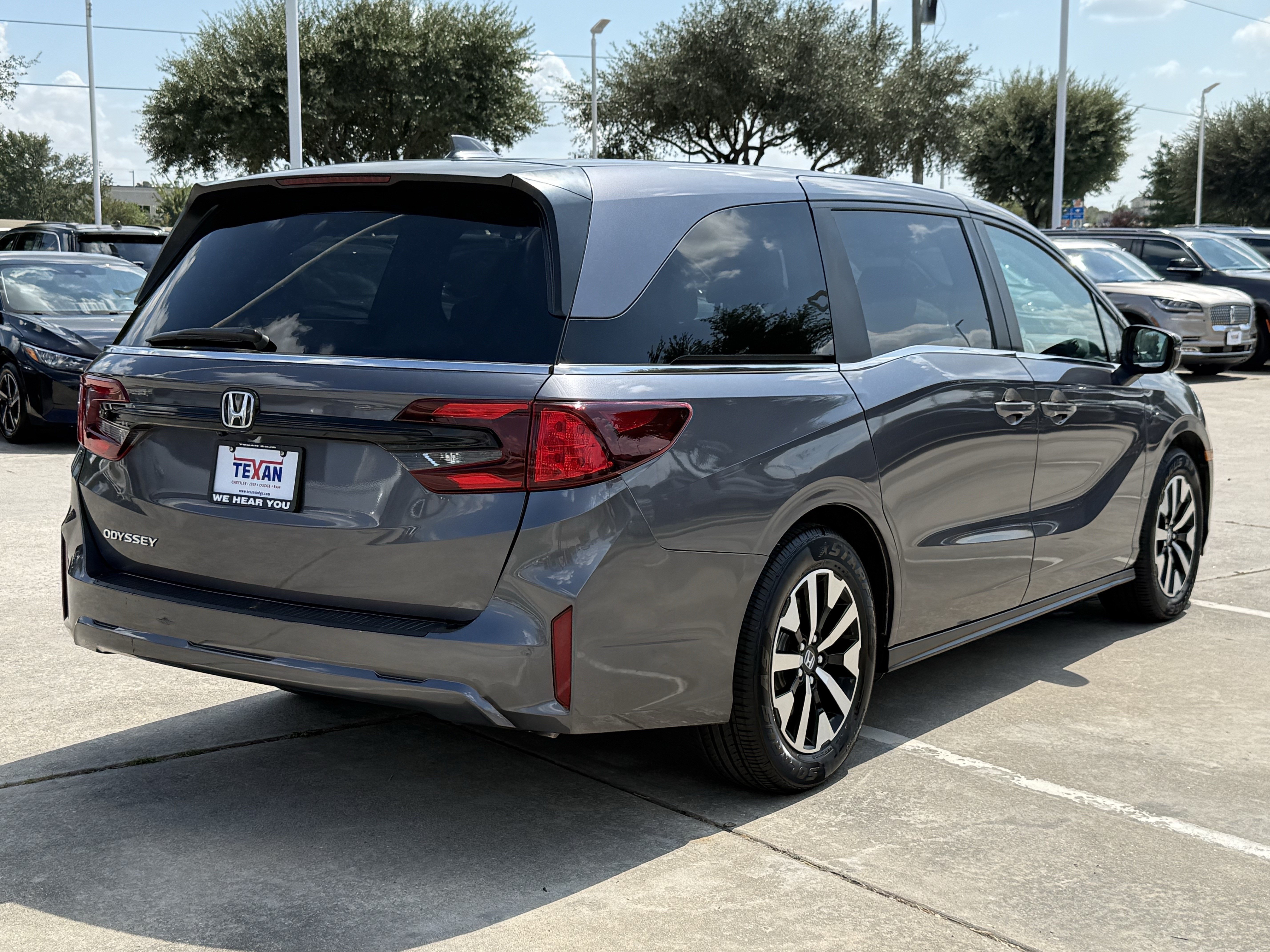 Used 2025 Honda Odyssey EX-L image 5