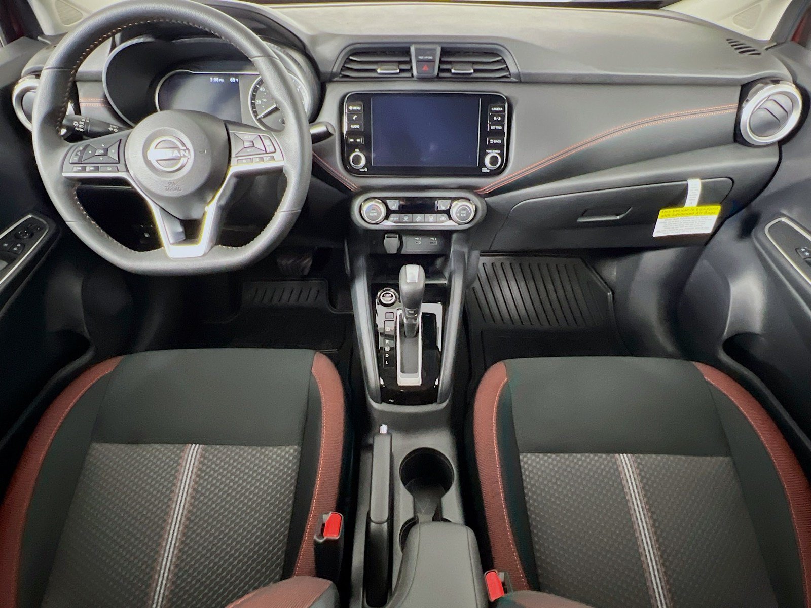 New 2025 Nissan Versa SR w/ Trunk Package FWD image 17