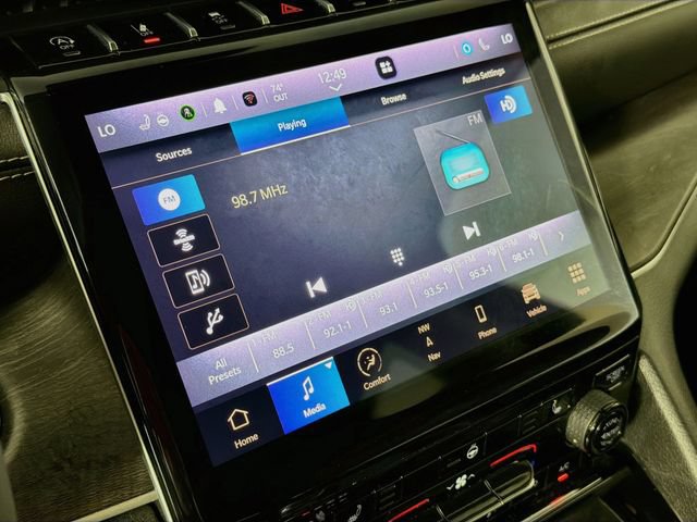 Used 2023 Jeep Grand Cherokee L Limited w/ Black Appearance Package AWD/4WD image 15