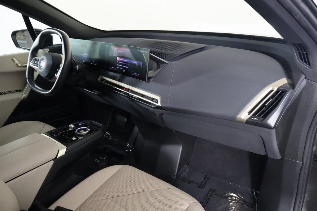 Used 2023 BMW iX xDrive50 w/ Sport Package image 9