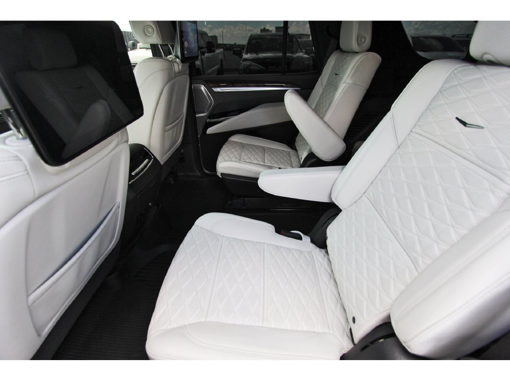 Certified 2026 Cadillac Escalade Platinum Sport w/ LPO, ONYX Package AWD/4WD image 7