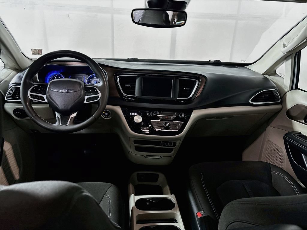 Used 2023 Chrysler Voyager LX FWD image 12
