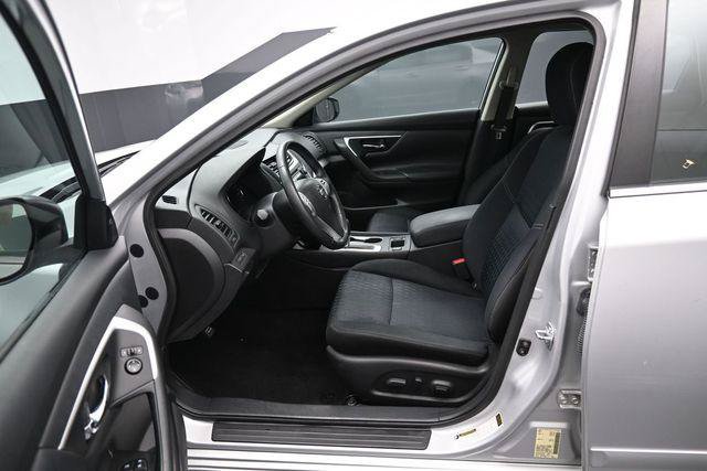 Used 2016 Nissan Altima 2.5 SV w/ Convenience Package FWD image 9