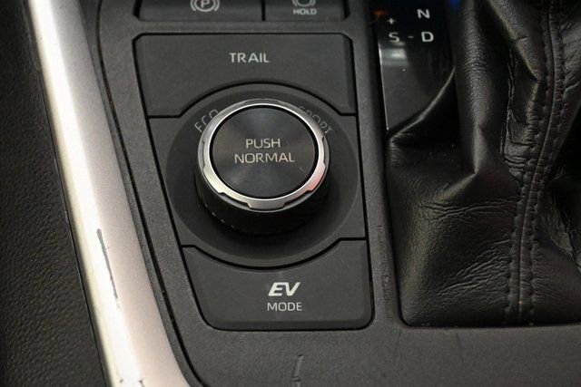 Used 2021 Toyota RAV4 XLE image 12