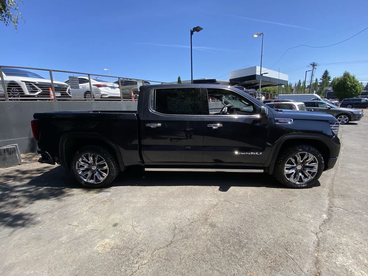 Used 2023 GMC Sierra 1500 Denali w/ Denali Reserve Package AWD/4WD image 7