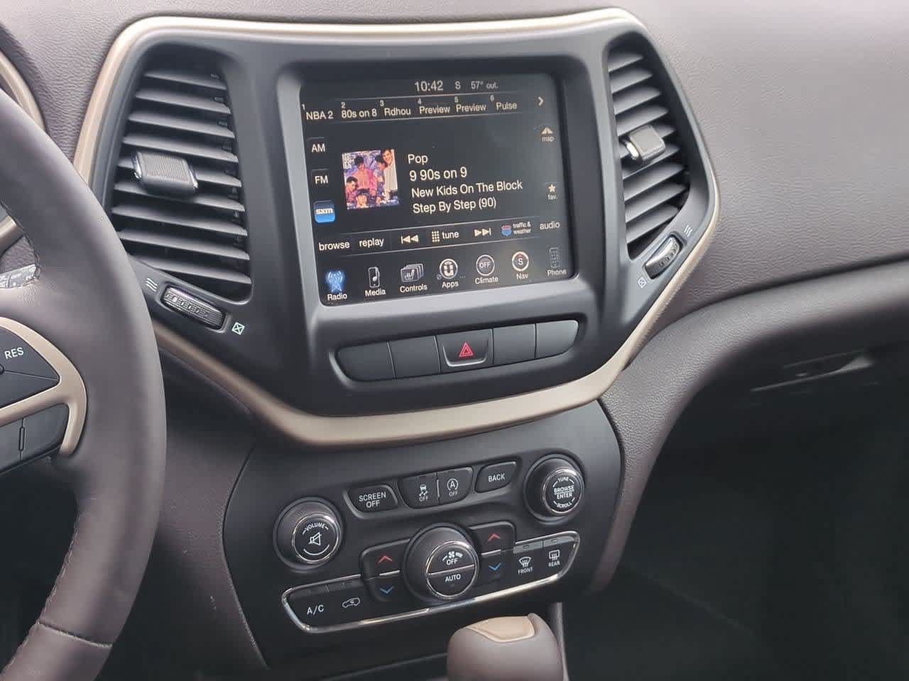 Used 2015 Jeep Cherokee Trailhawk w/ Comfort/Convenience Group AWD/4WD image 28