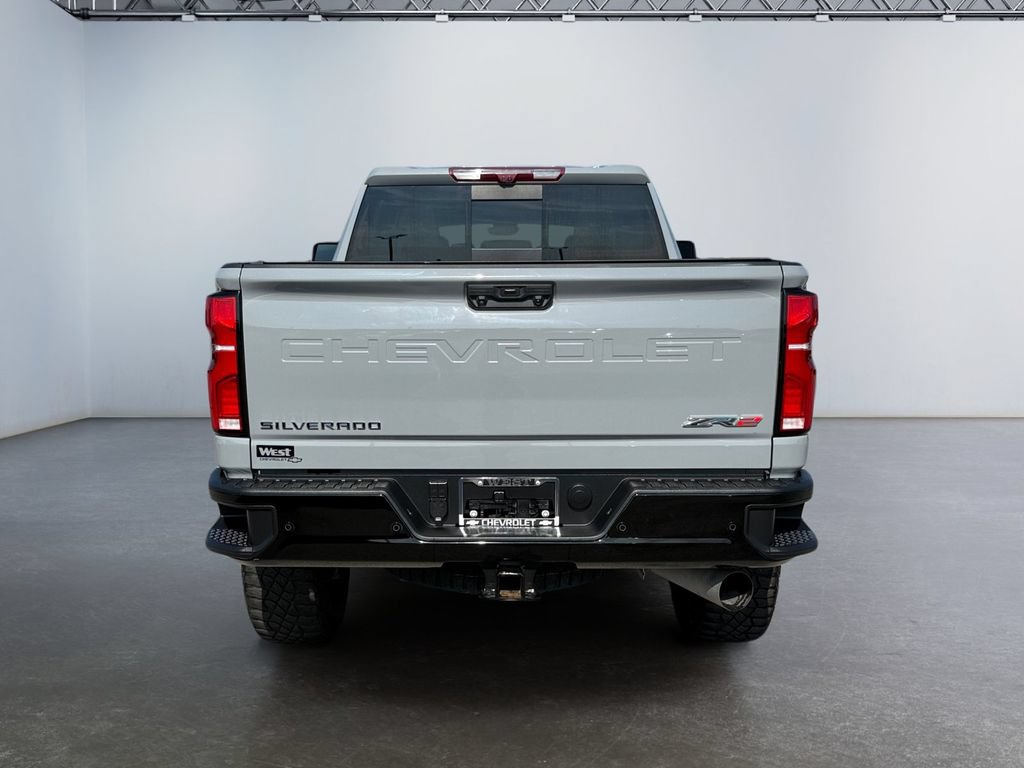 Used 2025 Chevrolet Silverado 2500 ZR2 w/ Technology Package AWD/4WD image 4