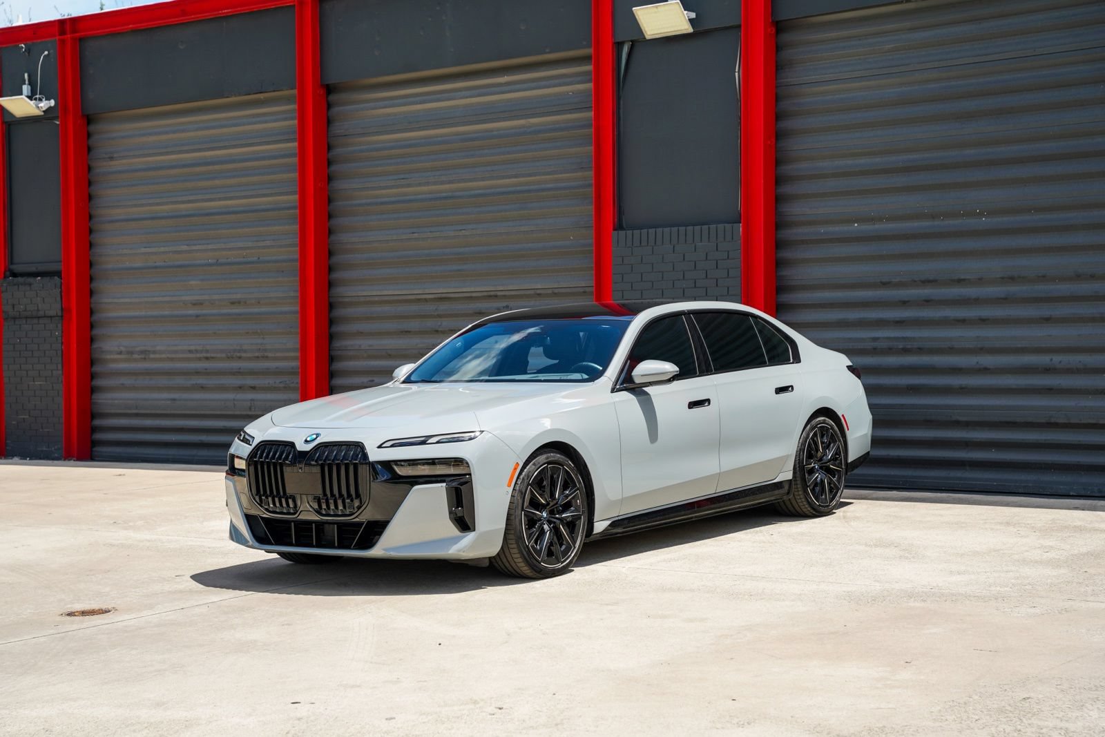 Used 2024 BMW i7 eDrive50 w/ M Sport Package RWD image 1
