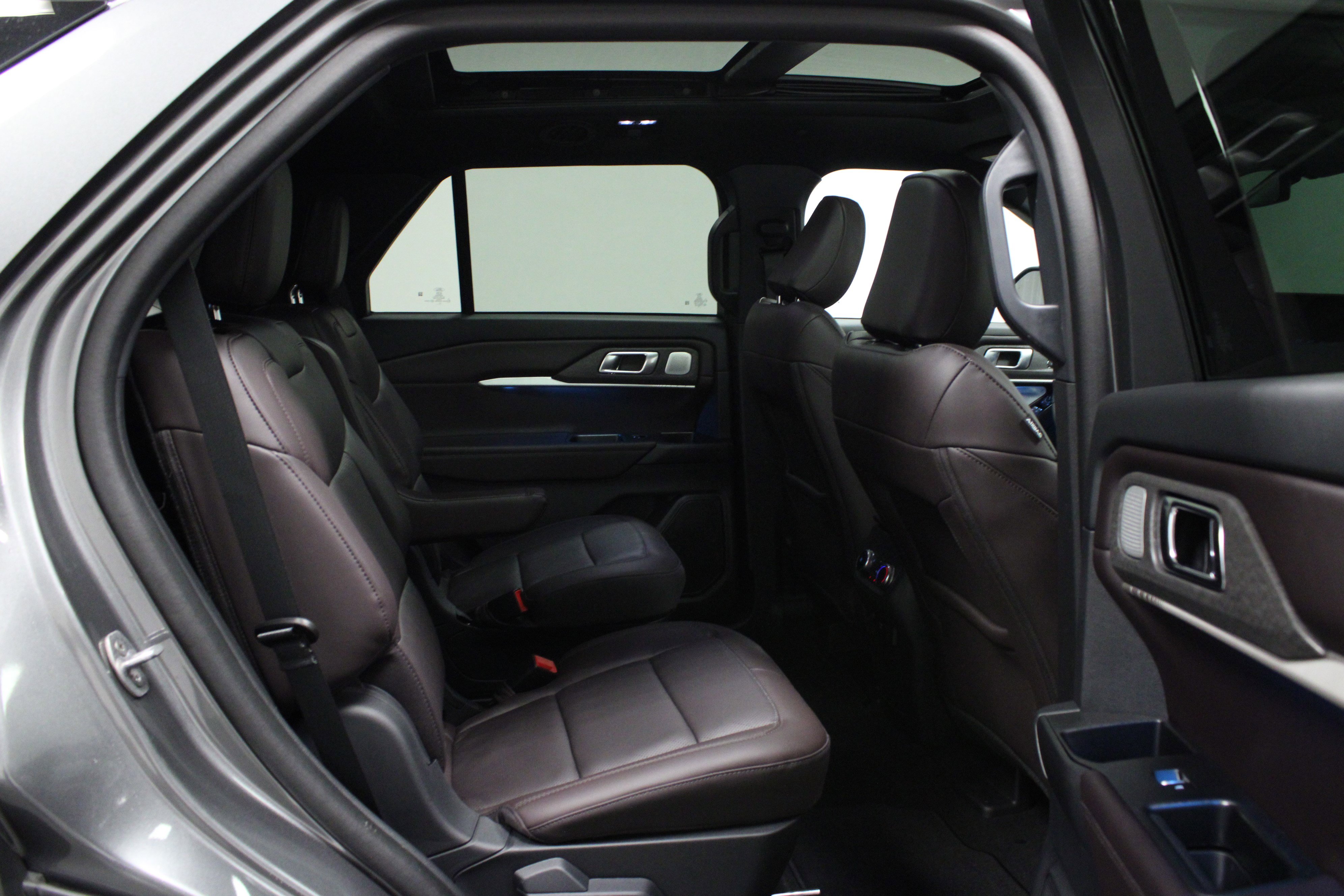 Used 2025 Ford Explorer Platinum image 16