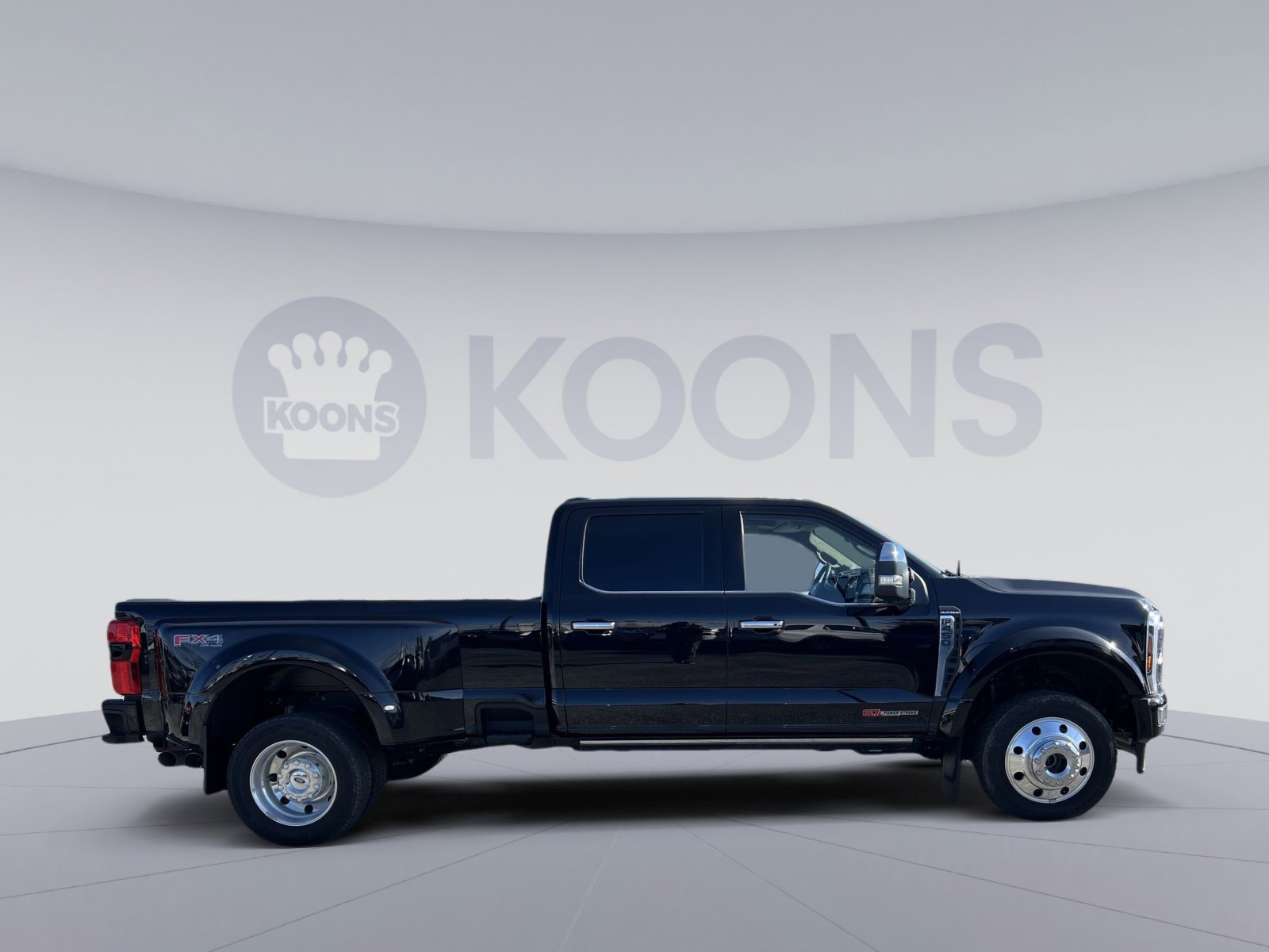 Certified 2025 Ford F450 Platinum w/ Platinum Plus Package image 8