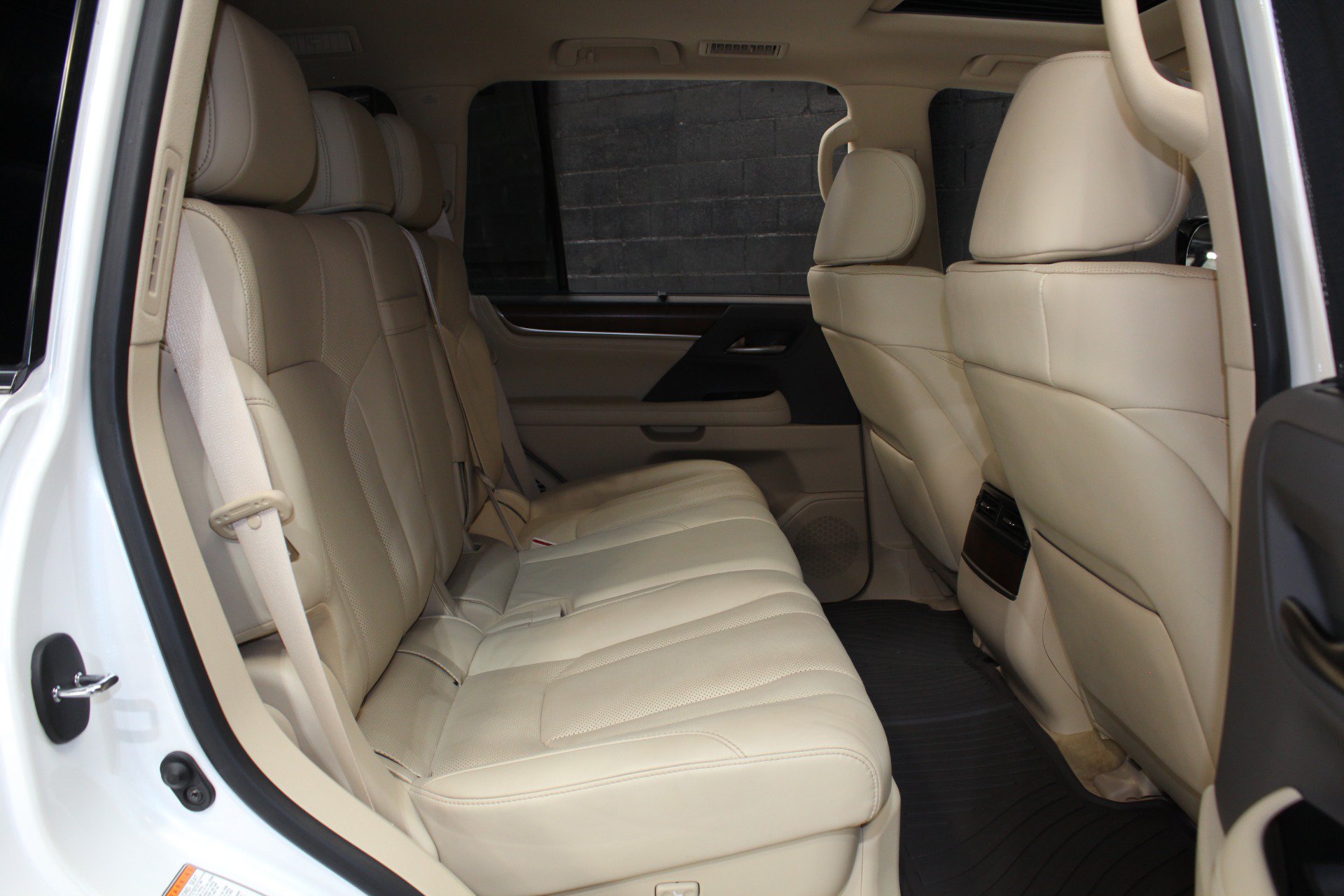 Used 2021 Lexus LX 570 4WD w/ Luxury Package image 48