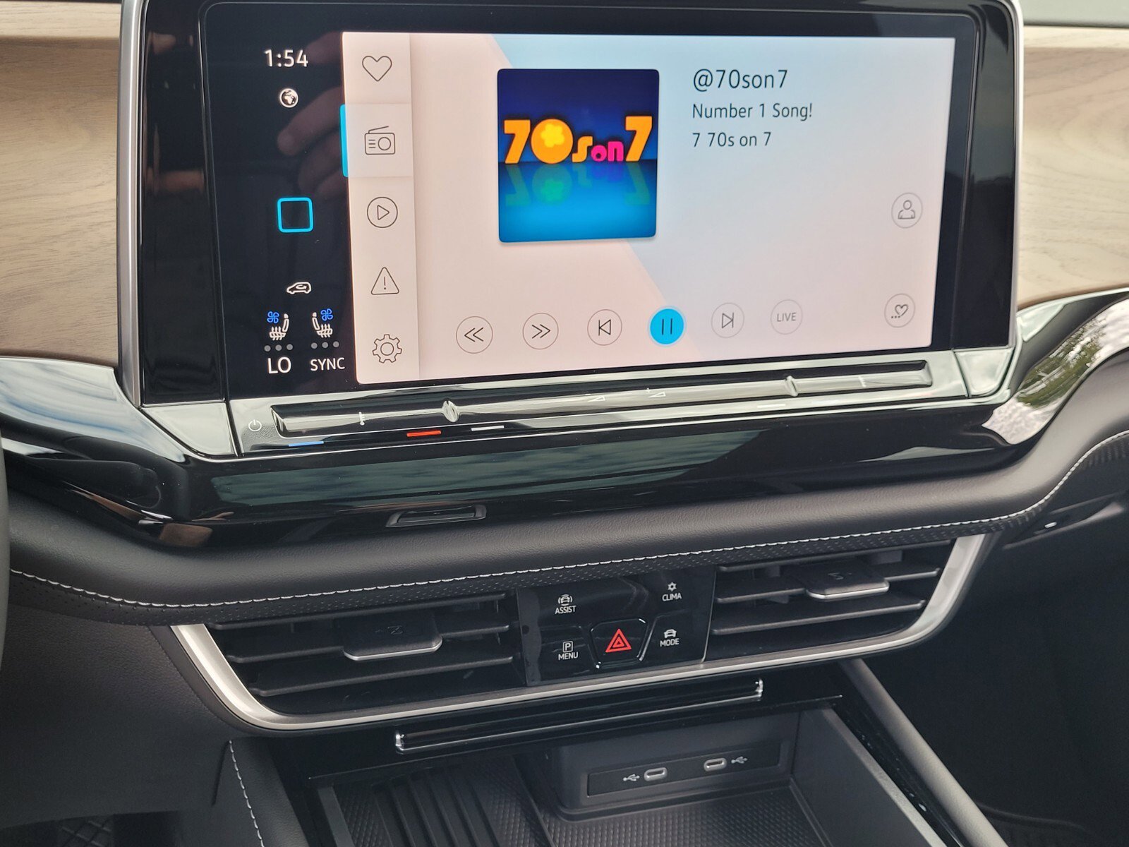 New 2026 Volkswagen Atlas SE image 14