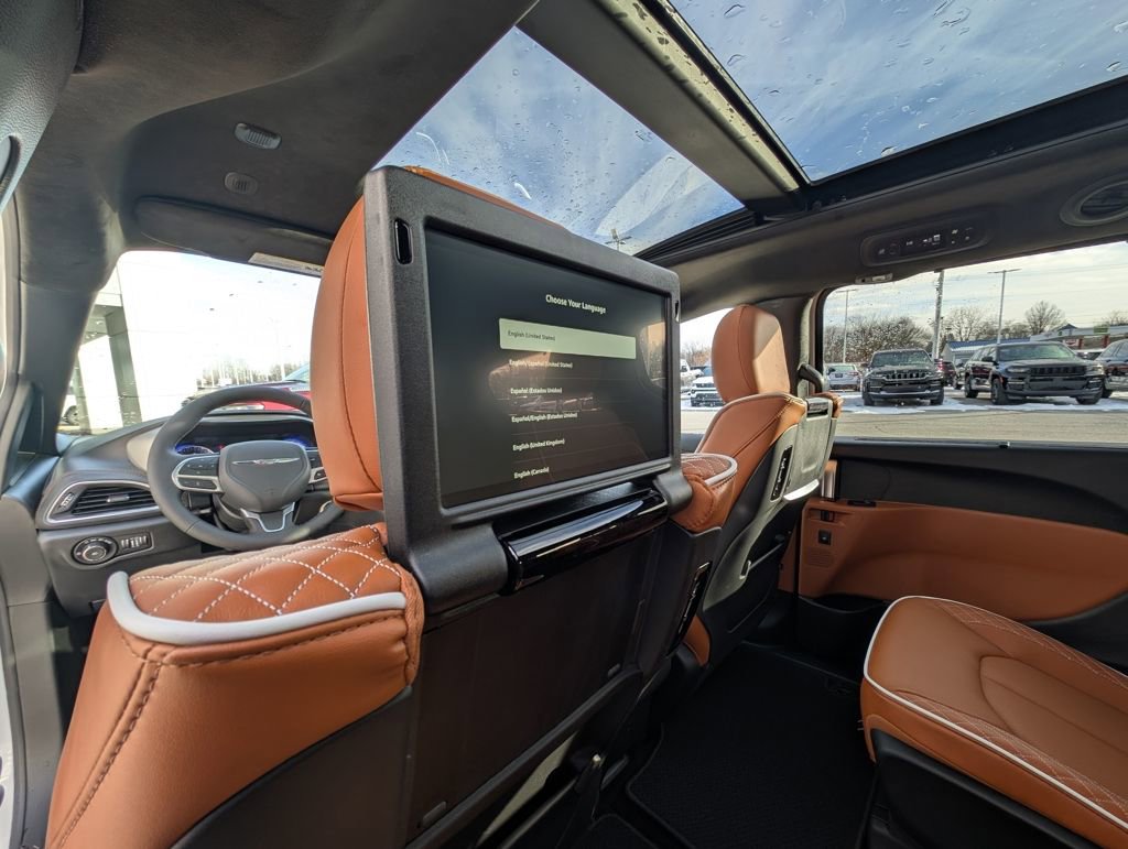 New 2026 Chrysler Pacifica Pinnacle w/ Trailer Tow Group image 5