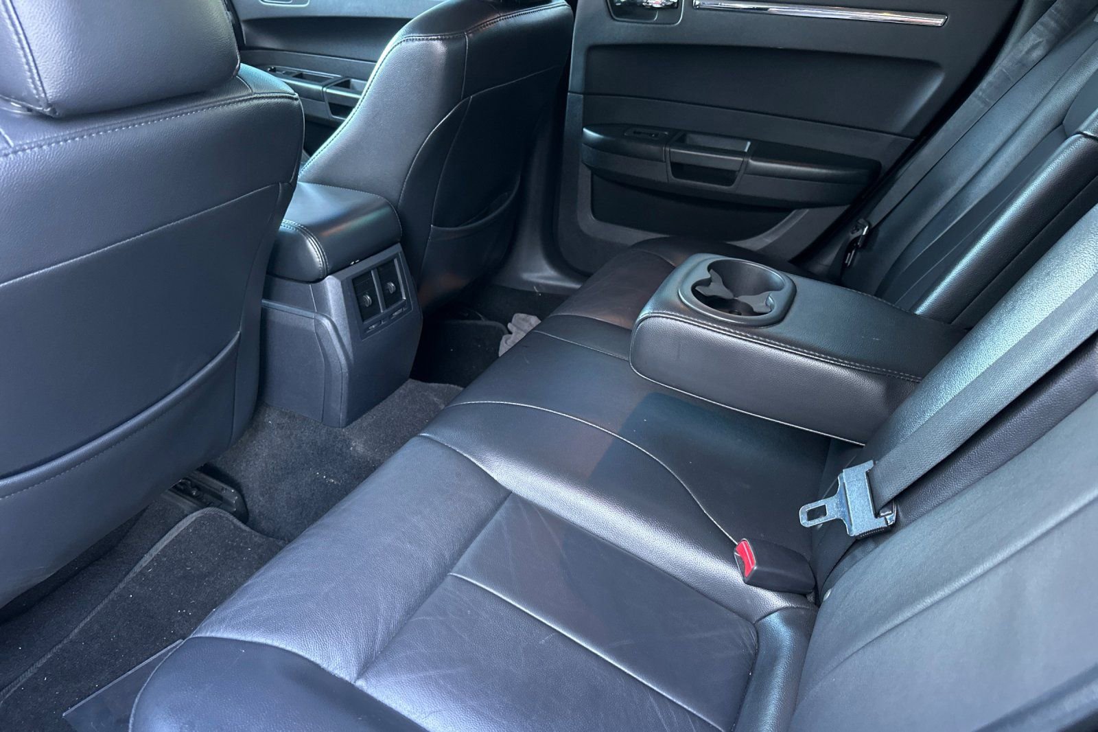 Used 2010 Chrysler 300 Touring image 12