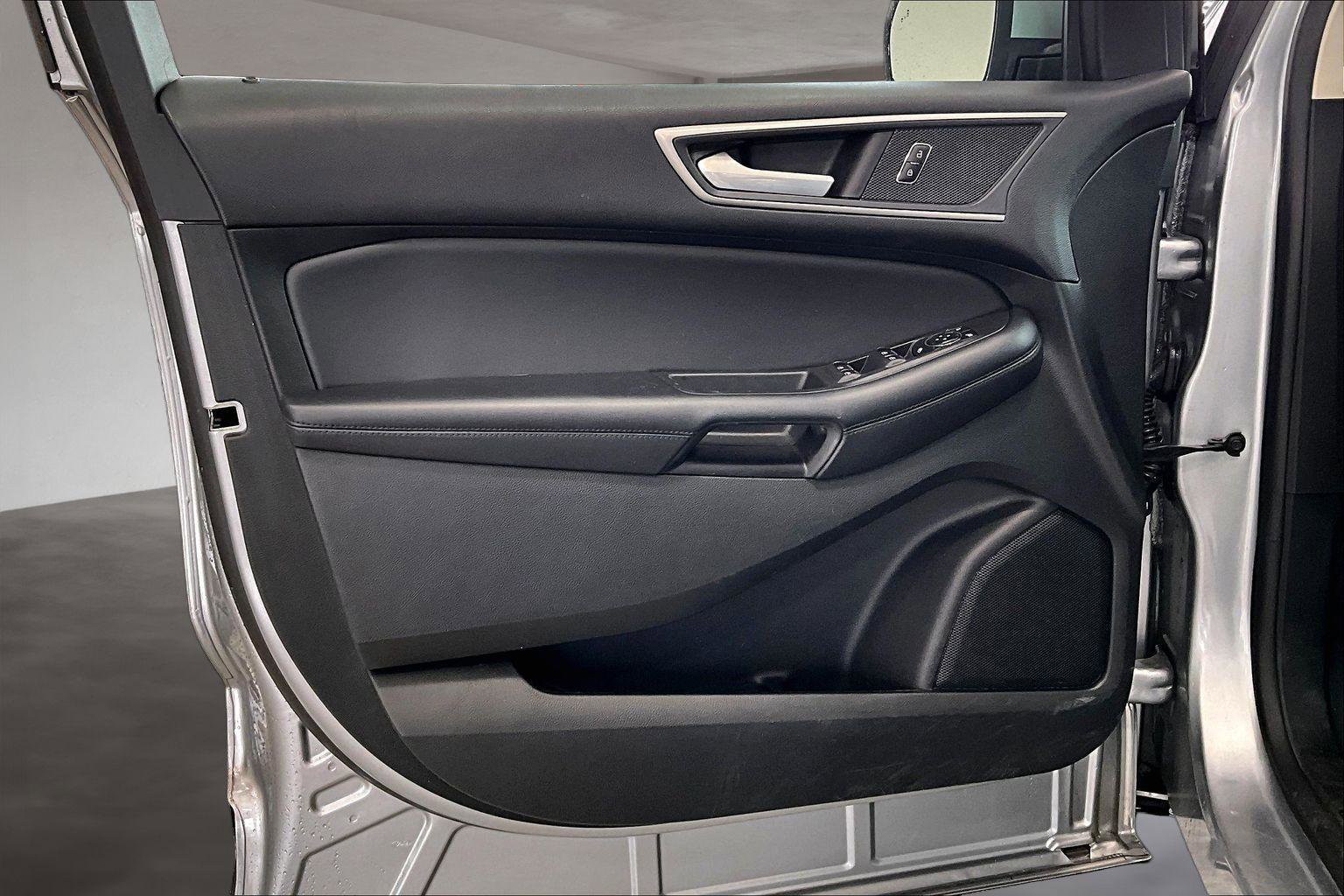 Used 2023 Ford Edge SEL image 24