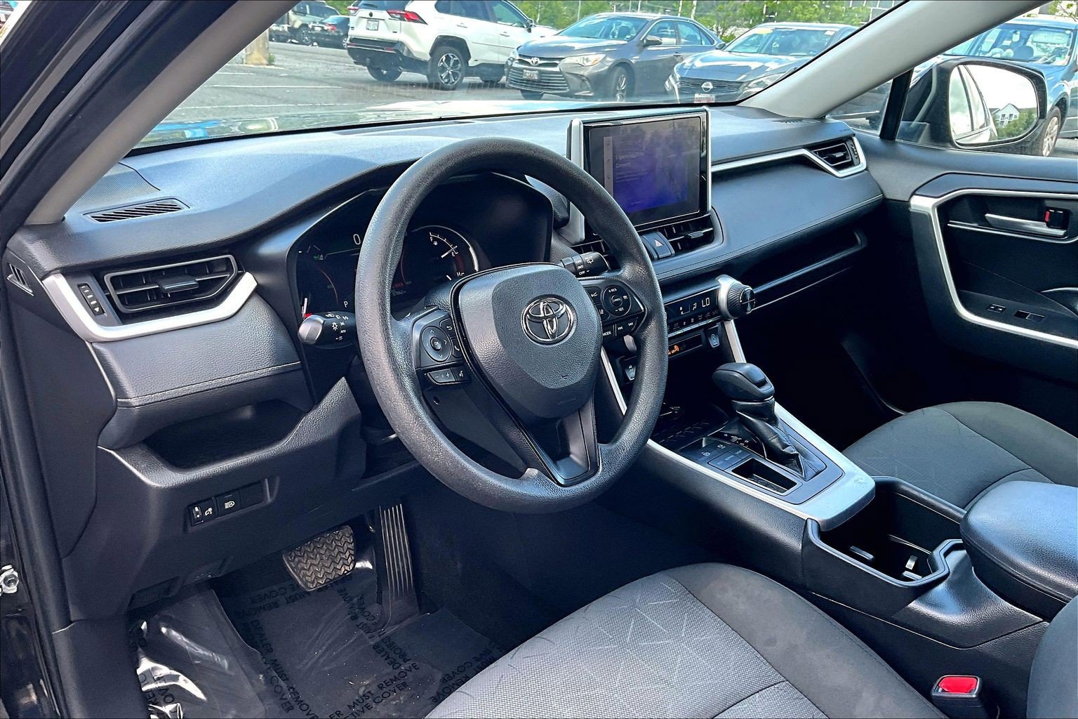 Used 2024 Toyota RAV4 XLE FWD image 13