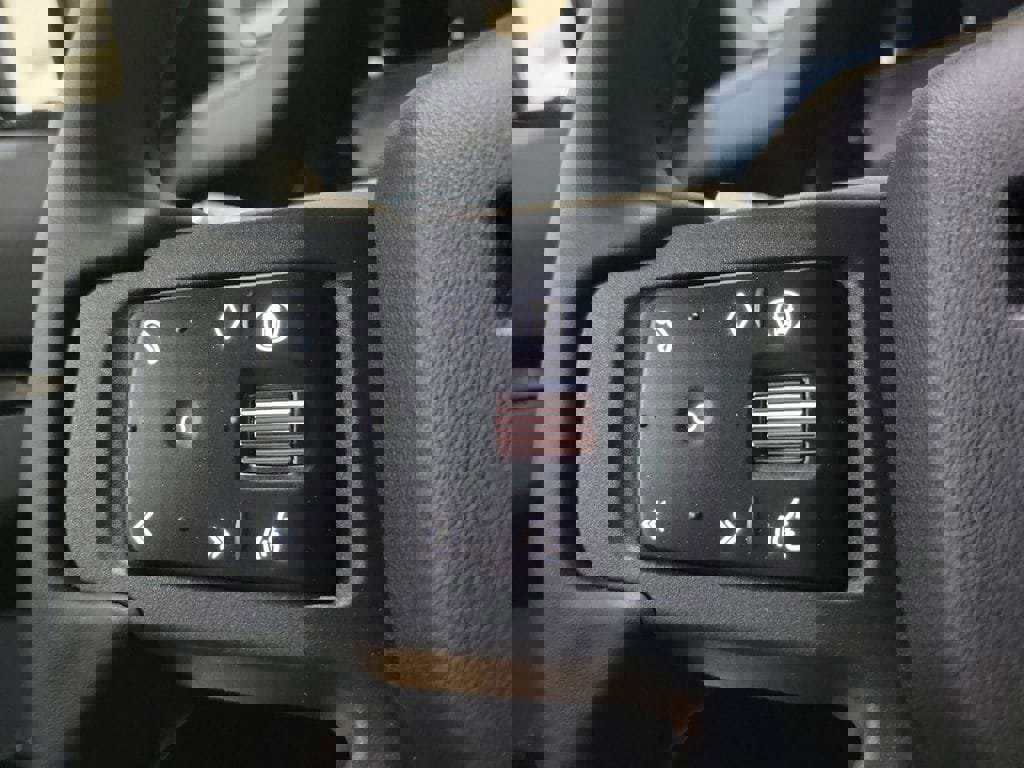 New 2026 Land Rover Defender 110 X-Dynamic SE image 15