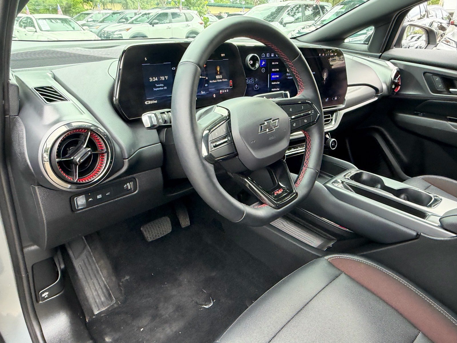 Used 2024 Chevrolet Equinox EV RS FWD image 10