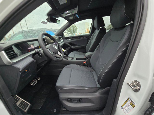 New 2025 Volkswagen Tiguan SE R-Line image 23