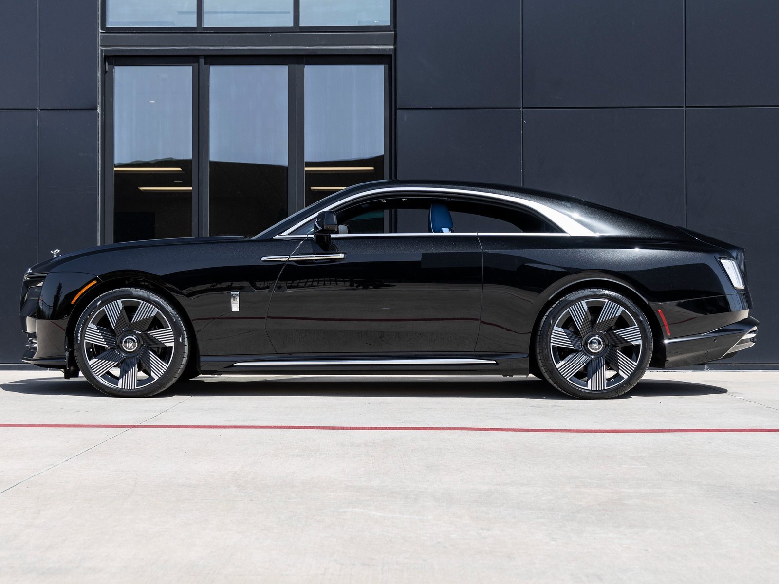 New 2025 Rolls-Royce Spectre image 3