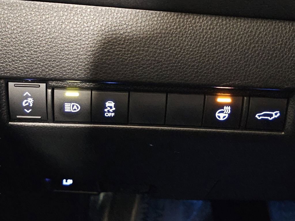 Certified 2021 Toyota Venza XLE w/ Softex Package image 17