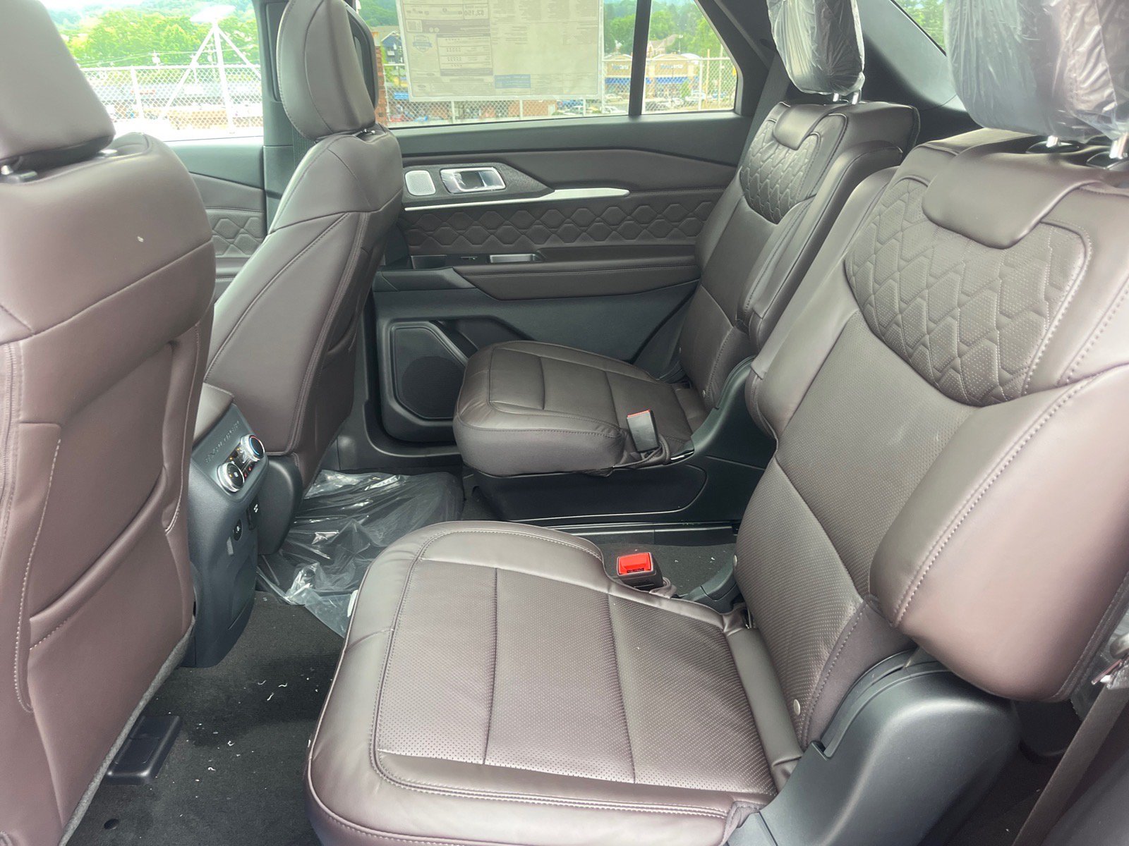 New 2026 Ford Explorer Platinum w/ LUX Leather Package AWD/4WD image 17
