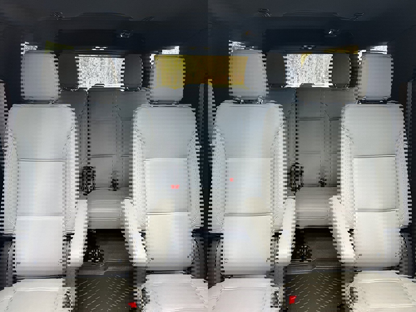 Used 2023 Chevrolet Suburban Z71 w/ Luxury Package image 18