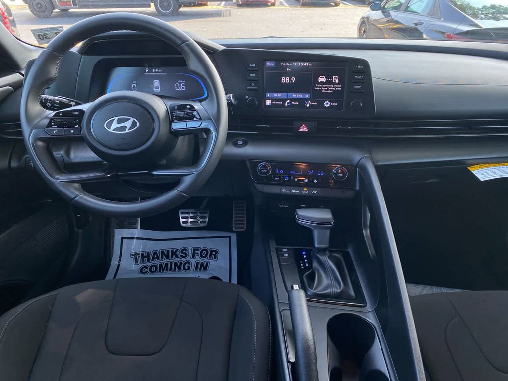 Used 2025 Hyundai Elantra Sport image 9