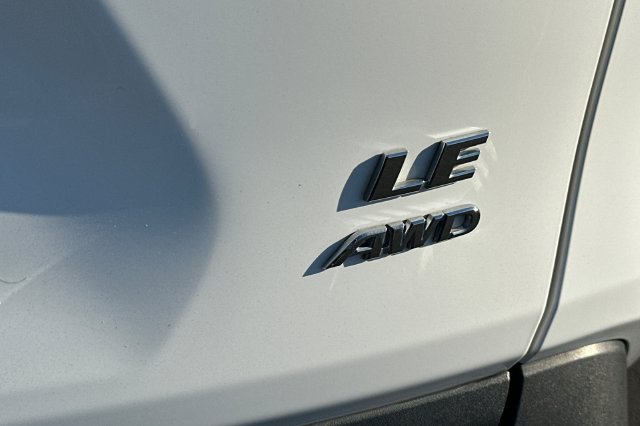 Used 2025 Toyota RAV4 LE AWD/4WD image 31