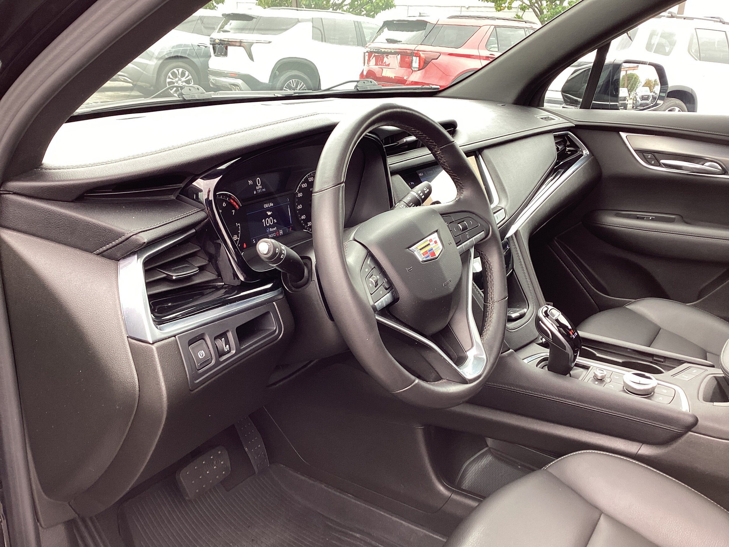 Used 2024 Cadillac XT6 Luxury w/ LPO, Floor Liner Package AWD/4WD image 12