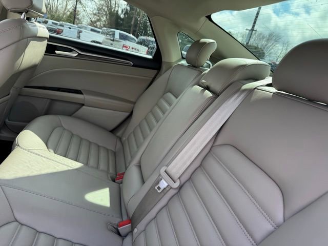 Used 2020 Ford Fusion SEL image 32