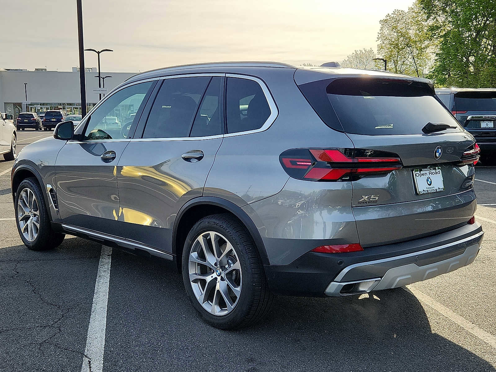 Certified 2024 BMW X5 xDrive40i w/ Parking Assistance Package AWD/4WD image 4