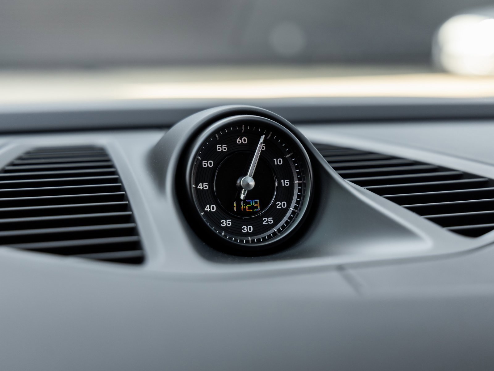 Used 2025 Porsche Macan 4S Electric image 30