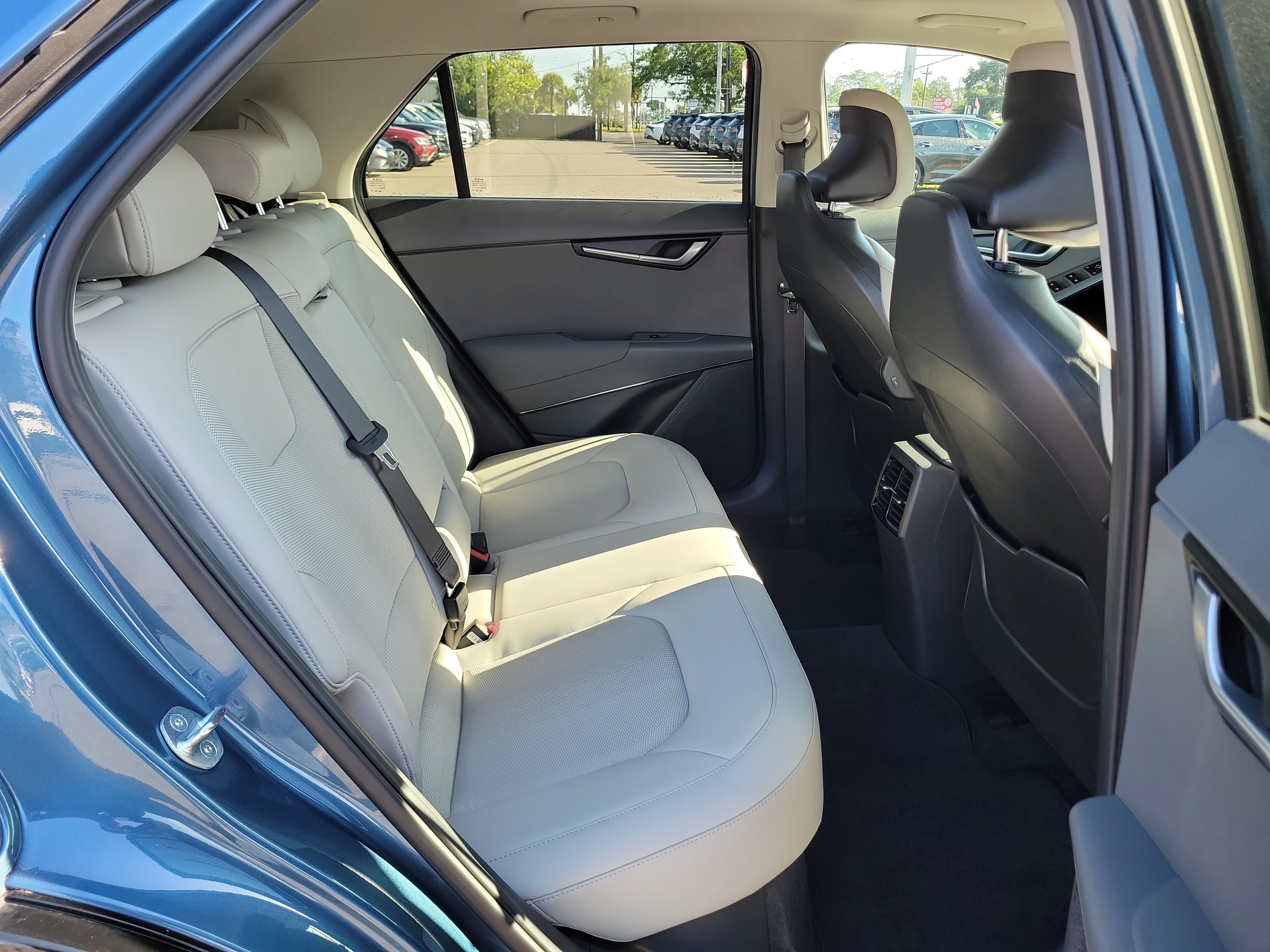 Certified 2023 Kia Niro EX Touring FWD image 12