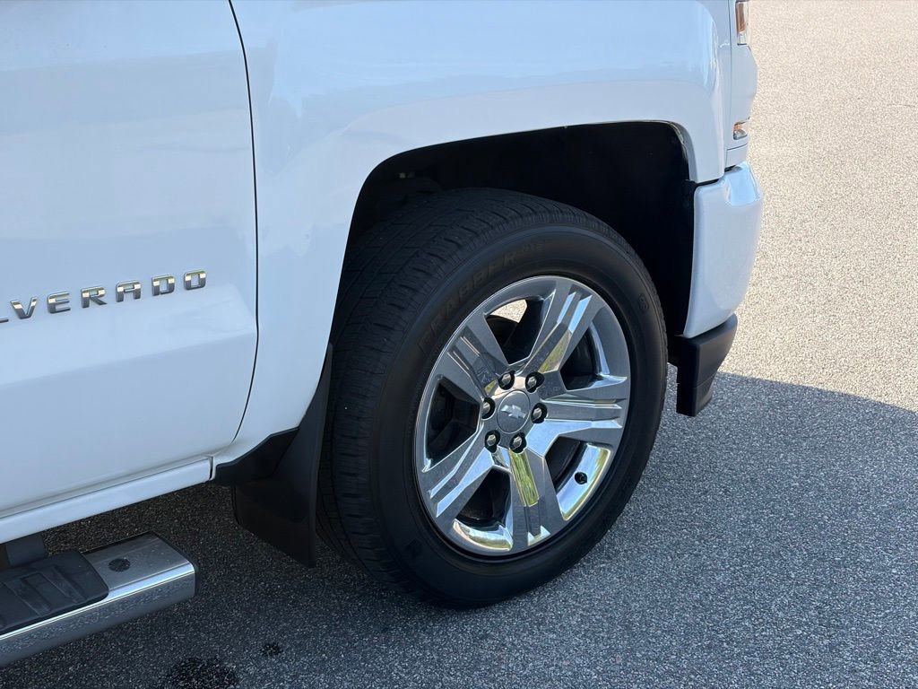 Used 2018 Chevrolet Silverado 1500 Custom w/ Custom Value Package AWD/4WD image 8