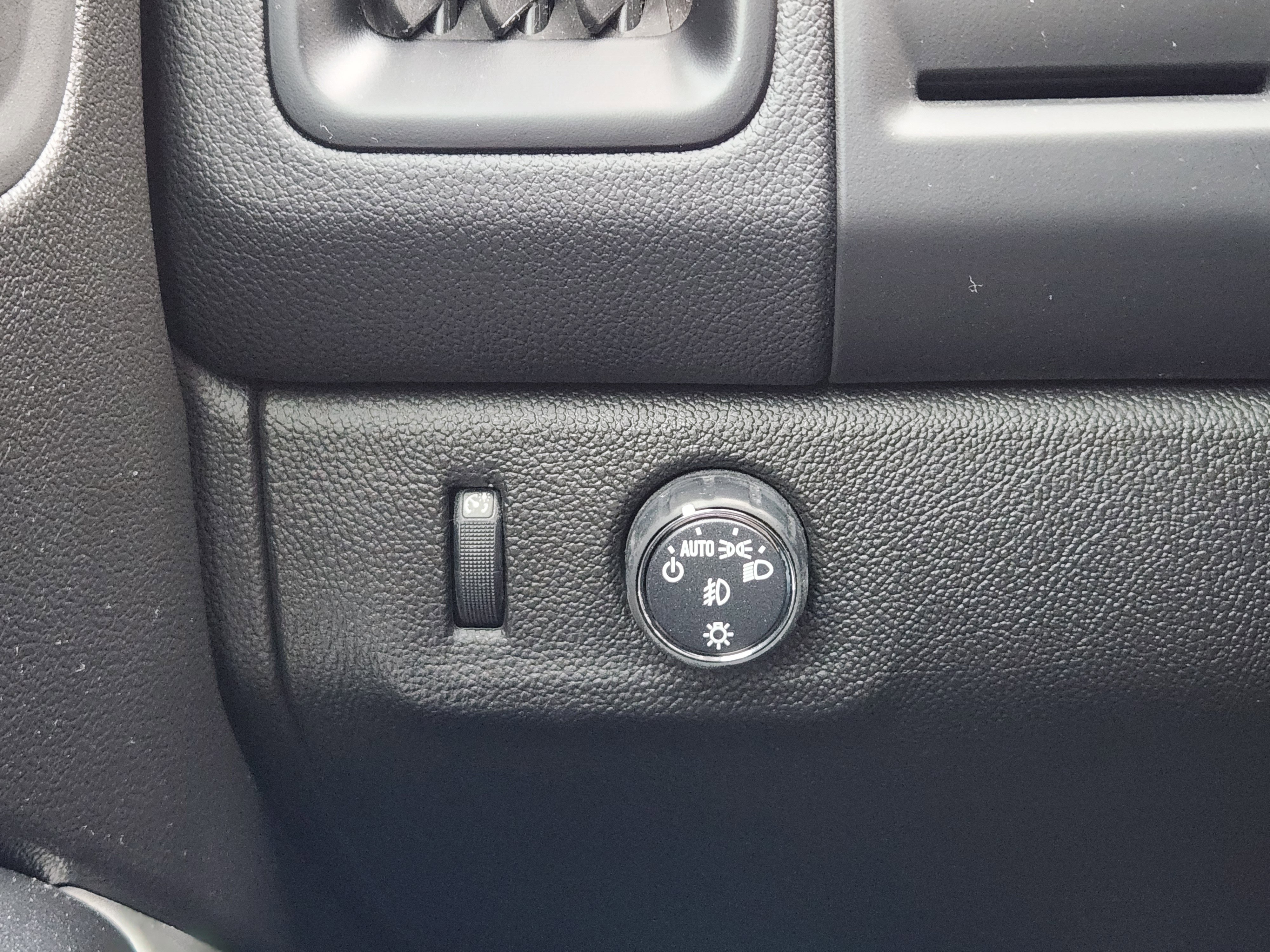 Used 2021 Chevrolet Colorado LT w/ LT Convenience Package image 23