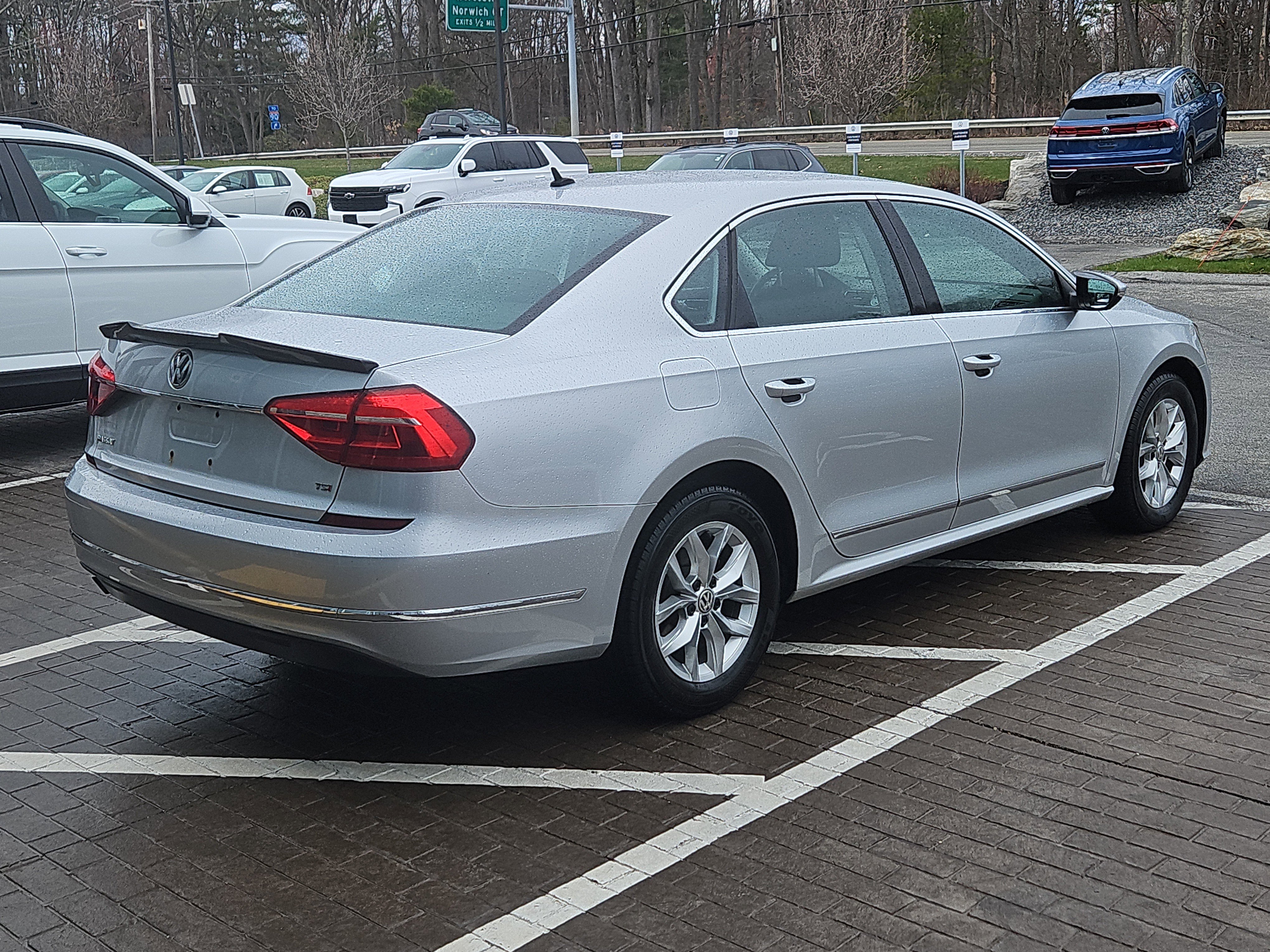 Used 2016 Volkswagen Passat 1.8T S image 2