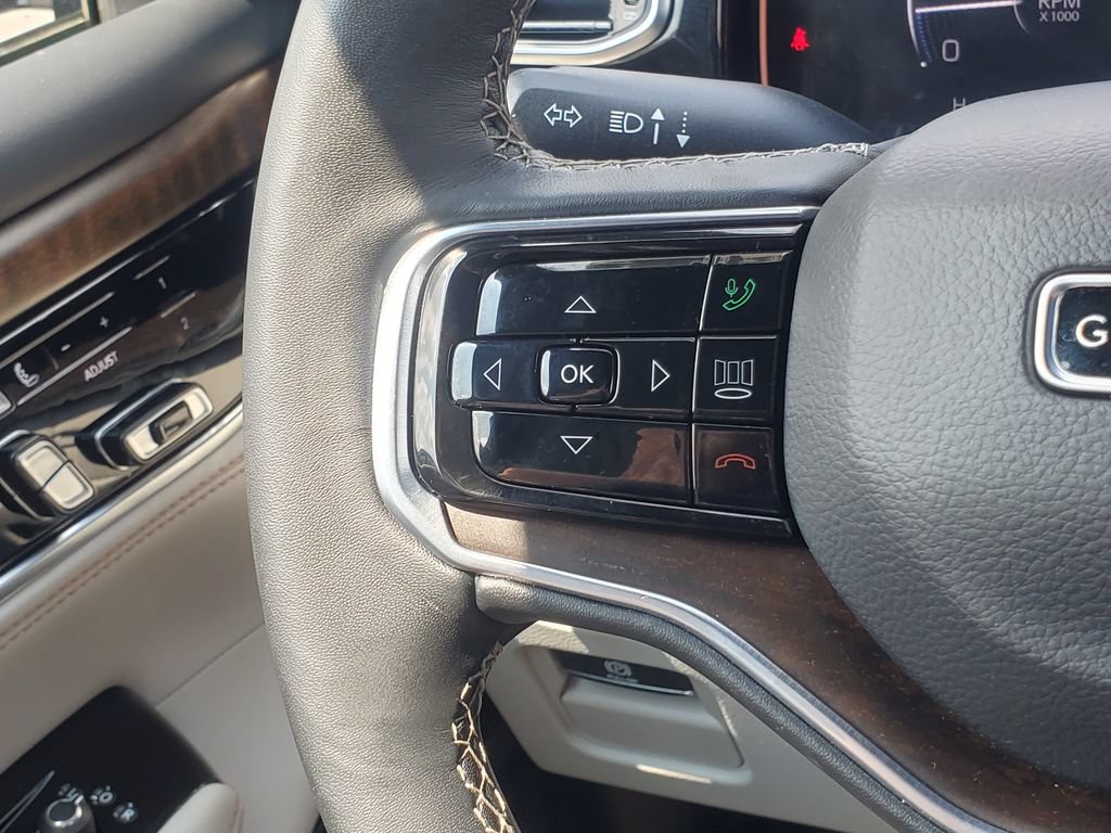 Used 2025 Jeep Grand Wagoneer 4WD image 13