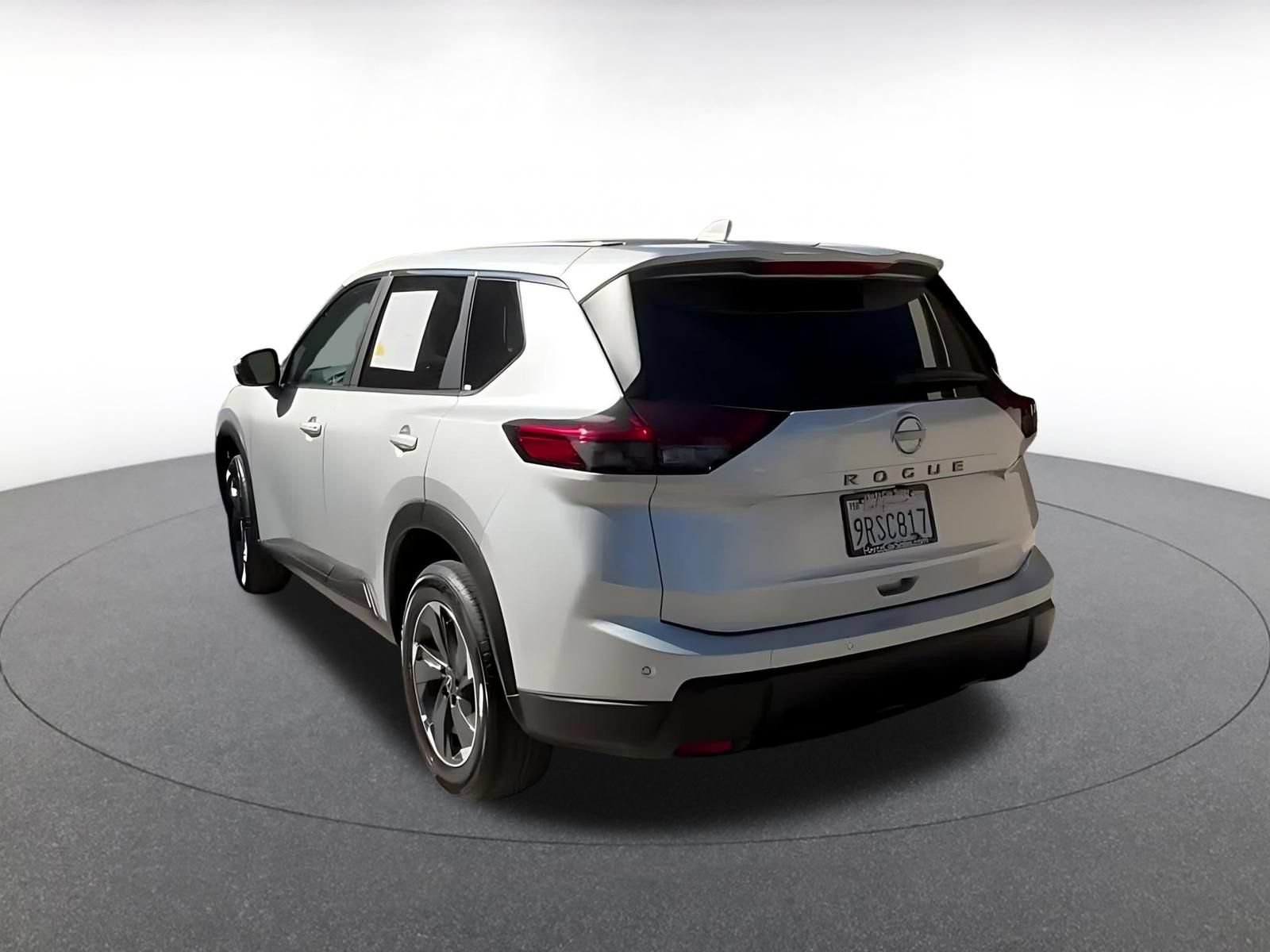 Used 2025 Nissan Rogue SV FWD image 11